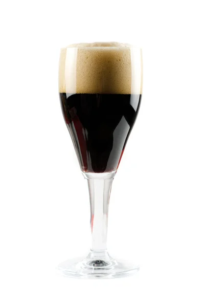 Et glass mørkt øl – stockfoto