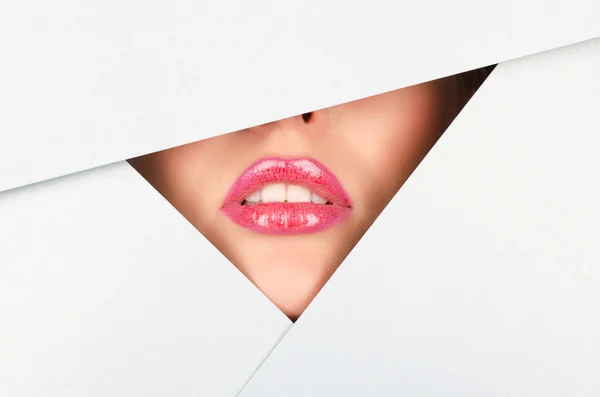 Hermosos labios femeninos — Foto de Stock
