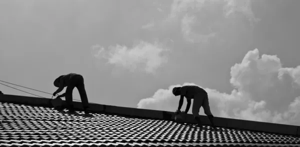 Reparações no telhado — Fotografia de Stock