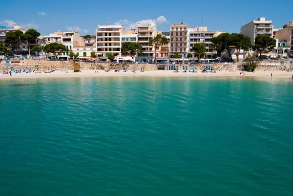 Smaragdgroene wateren van de Middellandse Zee op porto cristo strand, belangrijke — Stockfoto