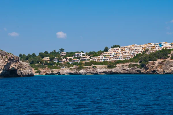 Cala romantica baai - uitzicht vanaf de open zee, Mallorca, Spanje — Stockfoto