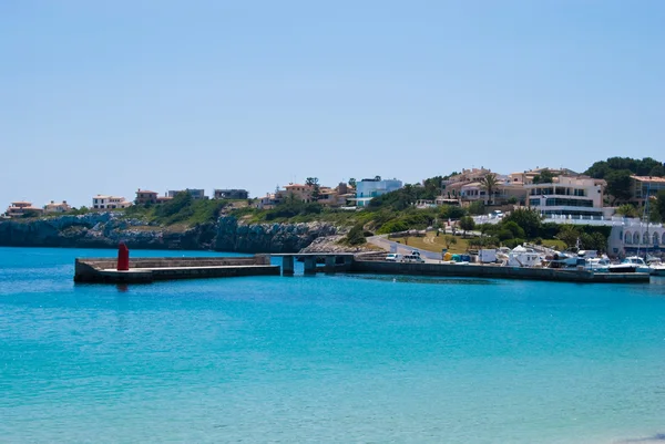 Porto cristo port és a vízparton található, Mallorca, Spanyolország — Stock Fotó