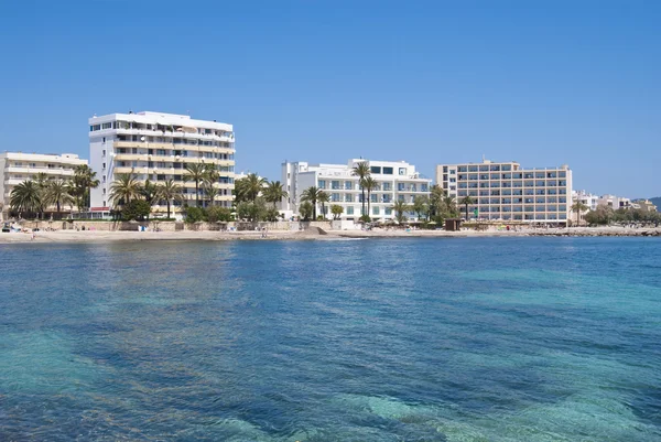 Κάλα Μπόνα ξενοδοχεία, παραλία και τη Μεσόγειο θάλασσα, Μαγιόρκα, — Φωτογραφία Αρχείου