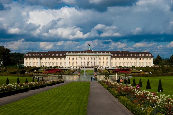 Frontowy dziedziniec Pałacu Królewskiego, ludwigsburg — Zdjęcie stockowe