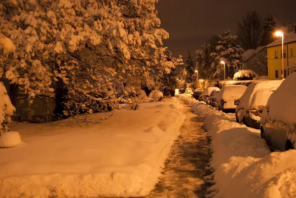 Ruas nevadas de Stuttgart-Ludwigsburg à noite na exposição longa — Fotografia de Stock
