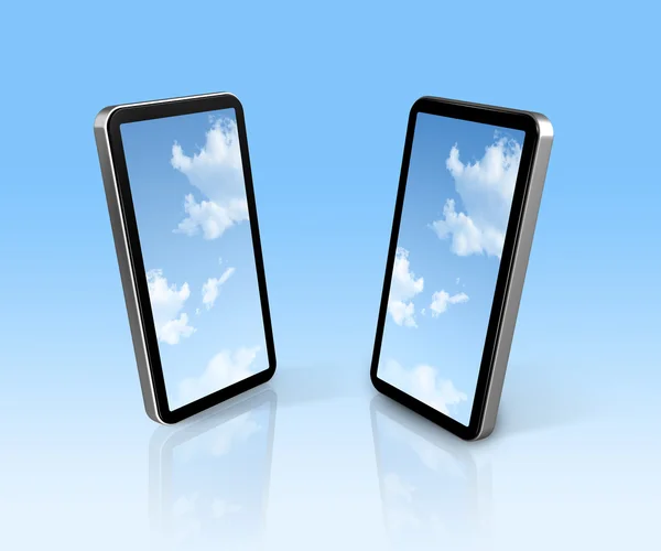 Небо на двох мобільних телефонах — стокове фото