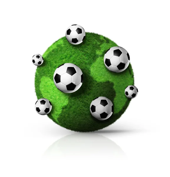 Grama verde globo mundial com bolas de futebol — Fotografia de Stock