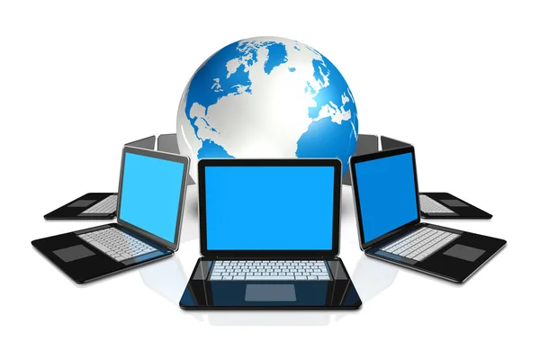 Computadores portáteis em torno de um globo mundial — Fotografia de Stock