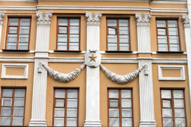 Eski binanın ön cephesi