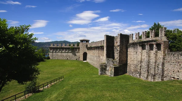 Angera hrad - pevnost (Rocca Borromeo) — Stock fotografie