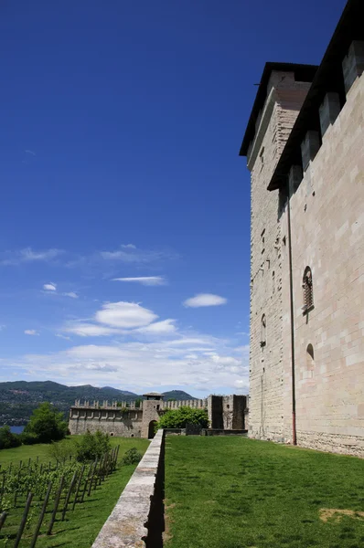 Angera zamku - twierdzy Rocca (Borromeo) — Zdjęcie stockowe