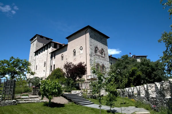 Angera kasteel - Fort (Rocca Borromeo) — Stockfoto