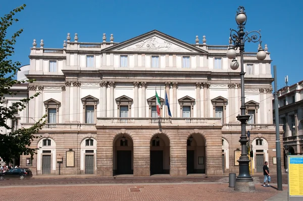 El Teatro allá Scala en Milán, Italia — Foto de Stock
