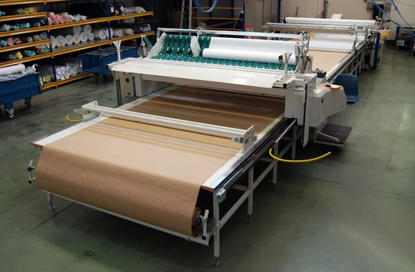 Corte automático de teias têxteis — Fotografia de Stock
