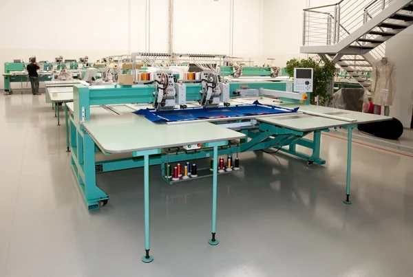 Textilní: Průmyslové Vyšívací stroj — Stock fotografie
