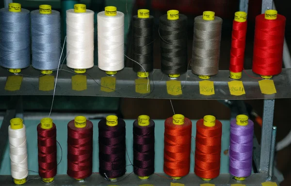 Spools of colorful thread — Stock Photo, Image