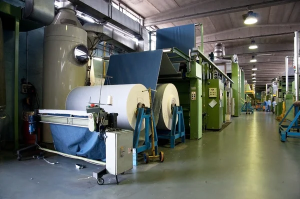 Przemysł włókienniczy (denim) - departamencie wykończeniowe — Zdjęcie stockowe