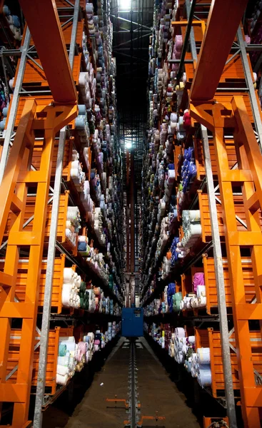 Italienska kläder factory - automatisk lager — Stockfoto
