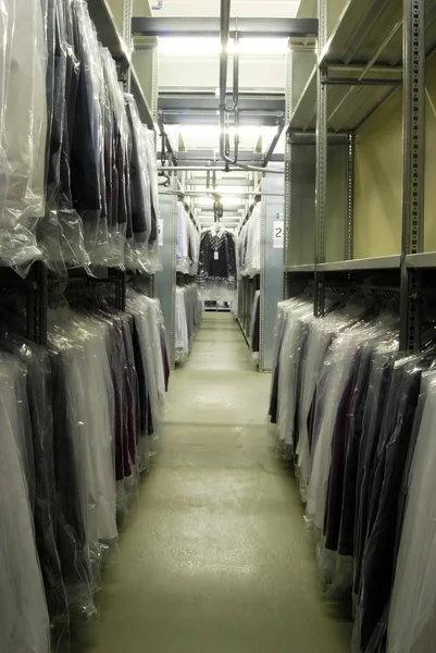 Fabbrica Italiana di abbigliamento - Magazzino automatico — Foto Stock