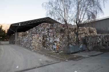 Kağıt ve selüloz fabrikası - yeniden işleyip kullanı kağıt