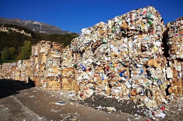 Papíru a buničiny mlýn - recyklace papíru — Stock fotografie