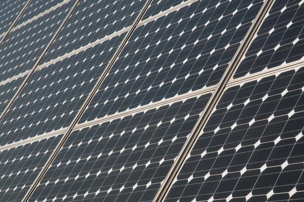 신 재생 에너지: 태양 전지 패널 — 스톡 사진