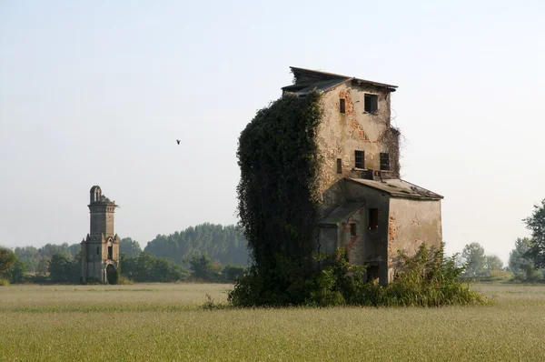 Ruined house — Stock Photo, Image