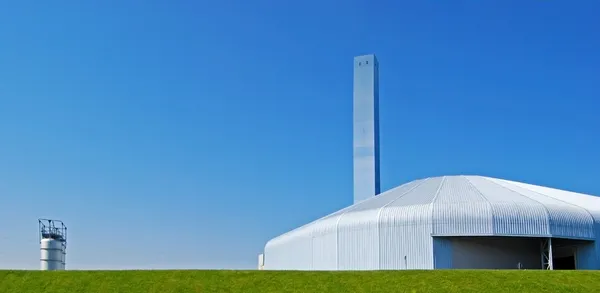 Gyári - modern égetőmű — Stock Fotó