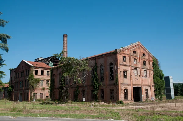 Abandonada antiga fábrica — Fotografia de Stock