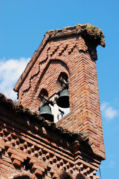 Aldeia medieval: Grazzano Visconti - Igreja — Fotografia de Stock