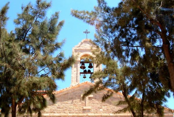 En ortodox kyrka klocktorn — Stockfoto