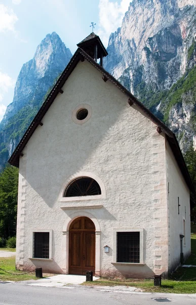 Typické italské malý kostel — Stock fotografie