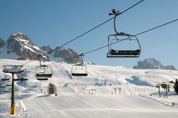 Nieve paisaje de montaña - Dolomitas —  Fotos de Stock