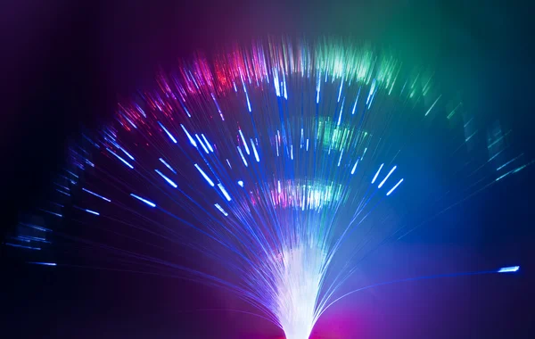 Massa optiska fibrer dinamic flyger från djupt på teknik bakgrund — Stockfoto