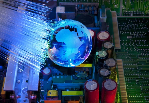 Placa de circuito impresso eletrônico com estilo de tecnologia contra fibra óptica — Fotografia de Stock