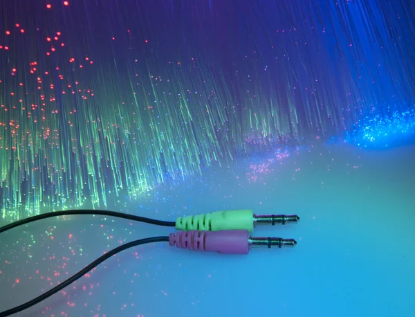 Enchufe de auriculares con fondo de fibra óptica — Foto de Stock