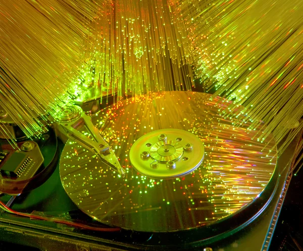 Computador disco rígido e cabeças em tecnologia de fibra óptica de fundo — Fotografia de Stock