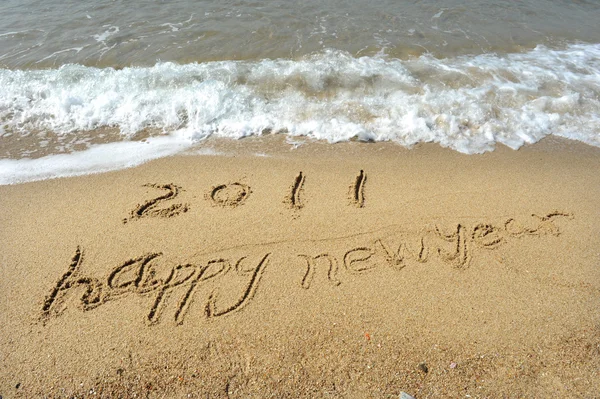 Mensagem de ano novo na praia de areia — Fotografia de Stock