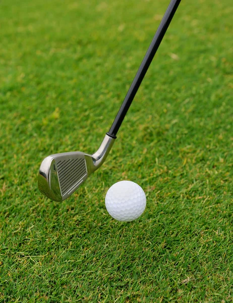 Kovové golf ovladač — Stock fotografie