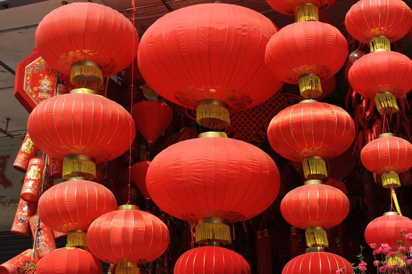 Feestelijke chinese rode lantaarn decoraties — Stockfoto