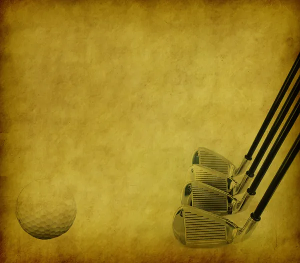 Golf clubs en ballen op grunge abstracte achtergrond — Stockfoto
