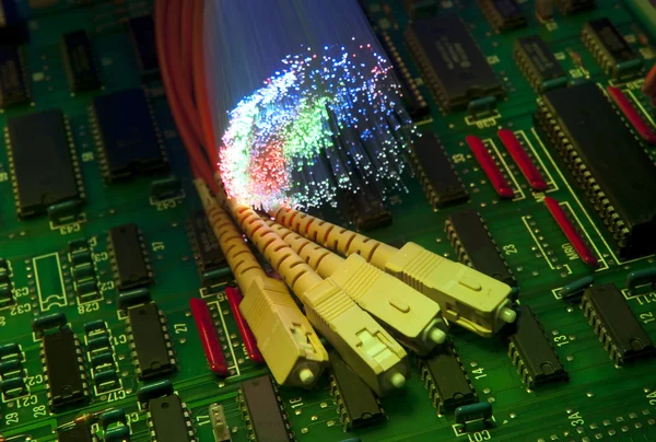 Elektroniska kretskortet med teknik stil mot fiber opti — Stockfoto