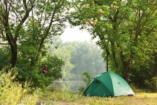 森の中のテント — ストック写真