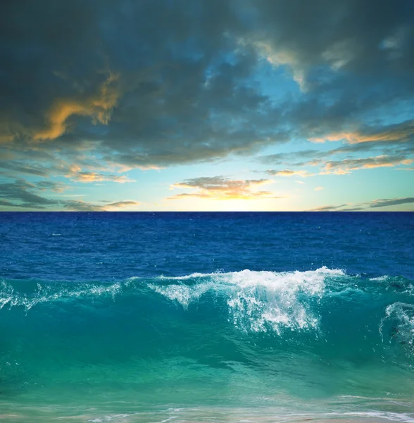 Волна в океане — стоковое фото