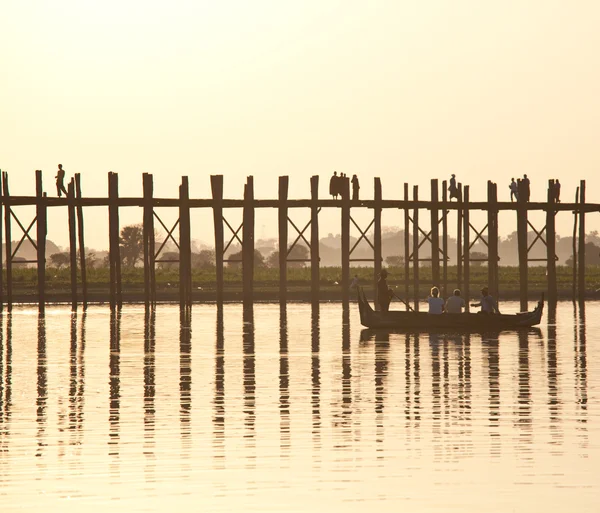 Bron i myanmar — Stockfoto