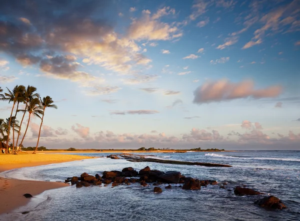 Pláž na západu slunce — Stock fotografie