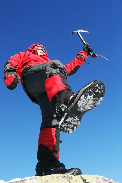 Альпинист сверху — стоковое фото