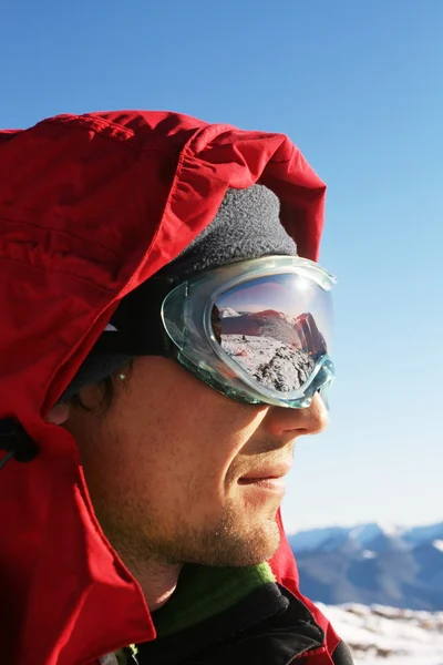 Skier in the high mountains — Stock Photo, Image