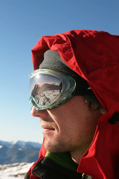 Esquiador en las altas montañas —  Fotos de Stock