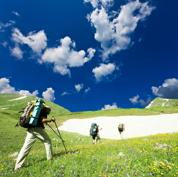 山でのハイキングします。 — ストック写真